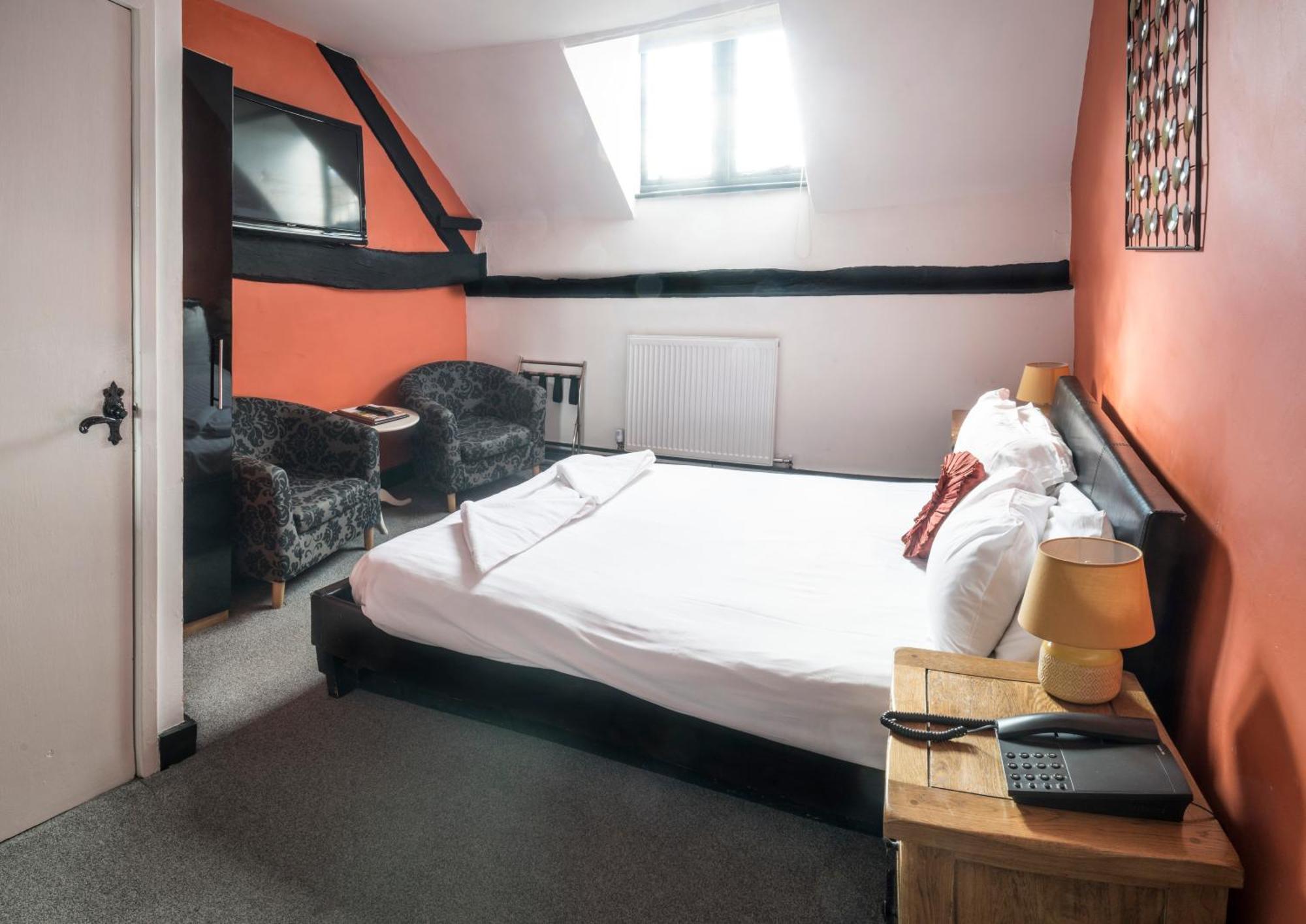 White Hart Inn 2*