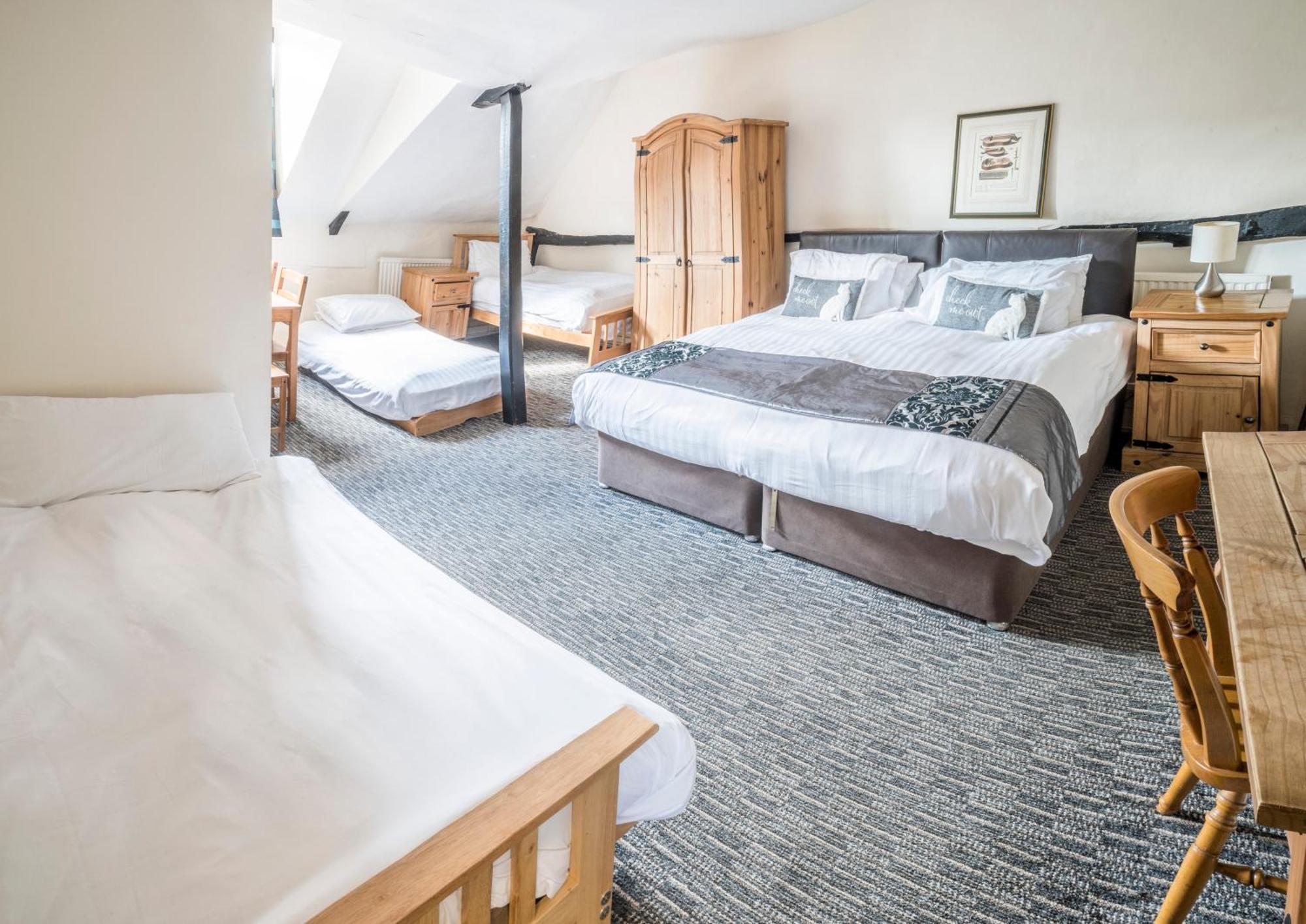 Inn White Hart 2*