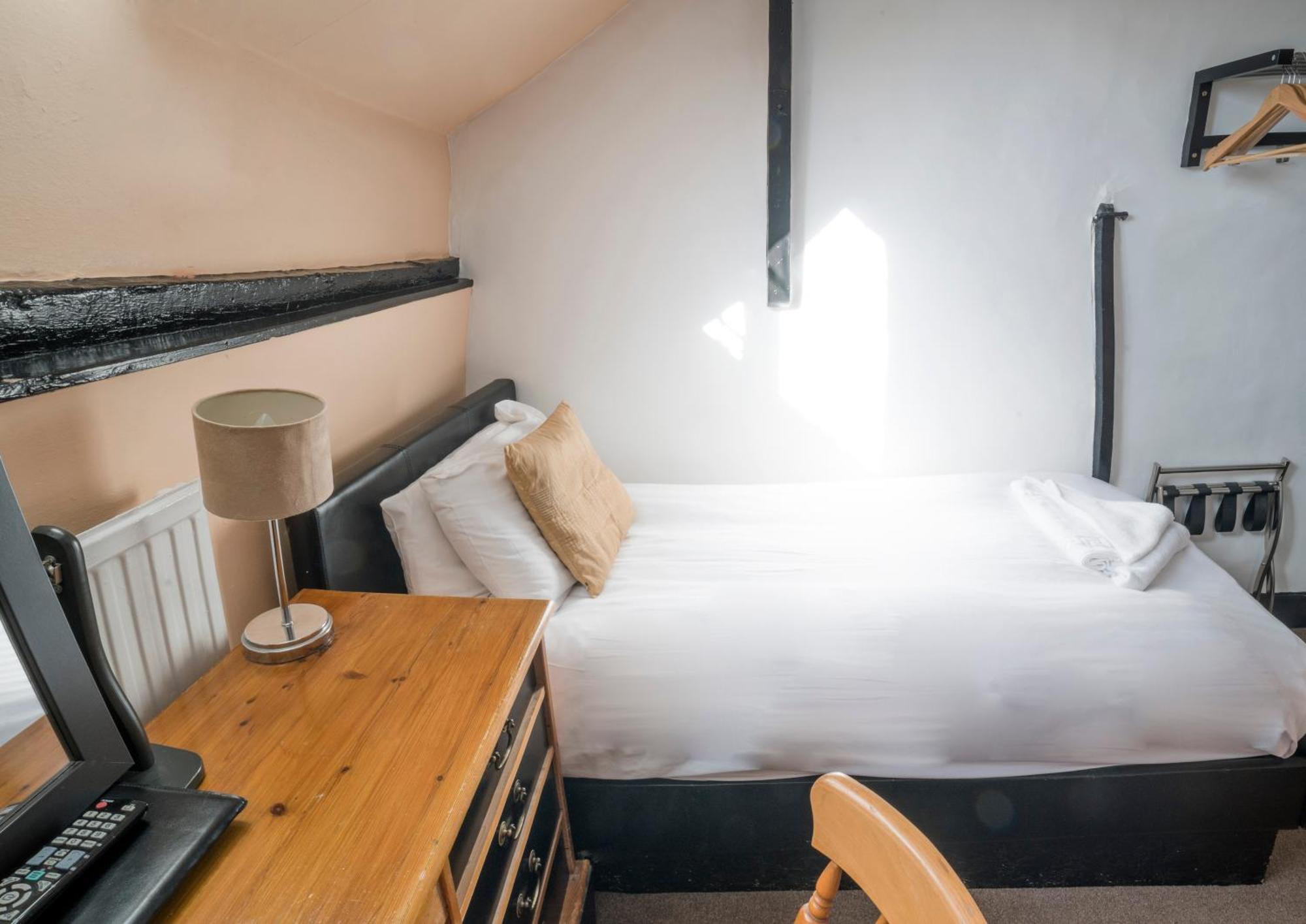 White Hart Inn 2*